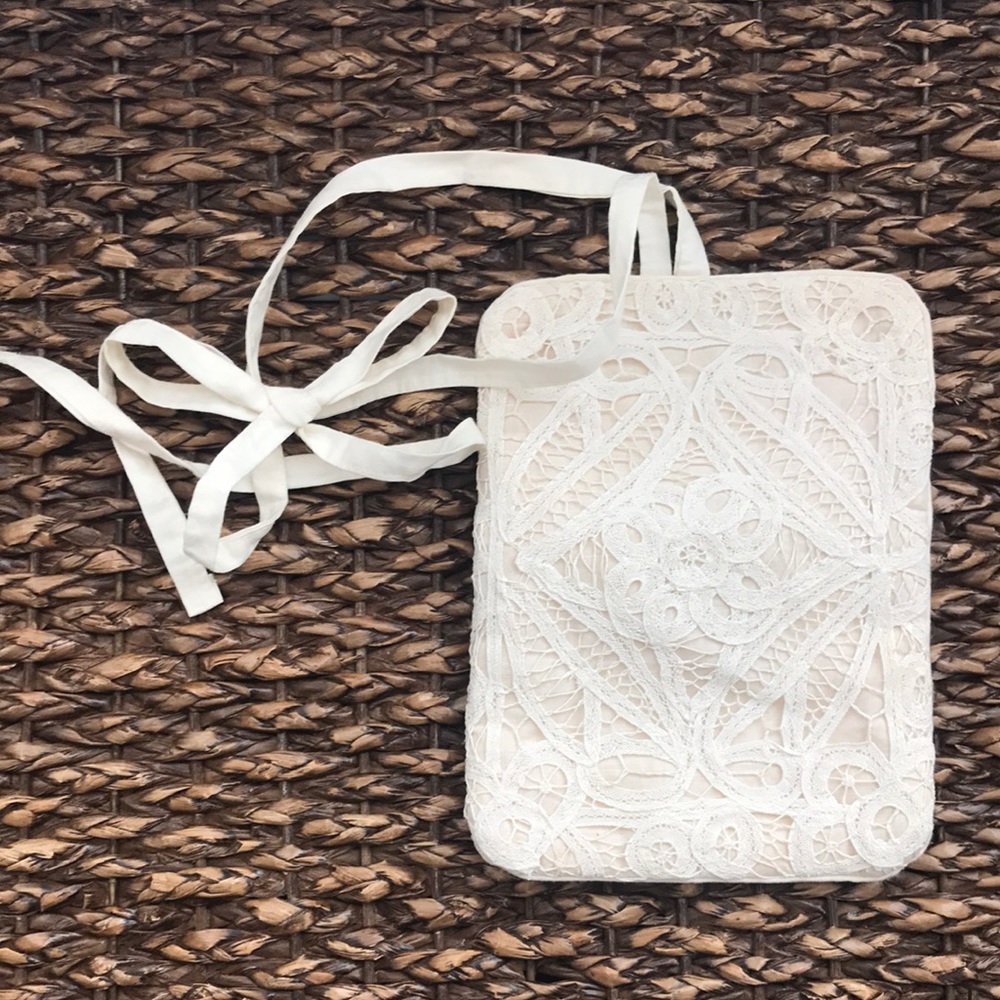 Lace jewelry holder / travel bag